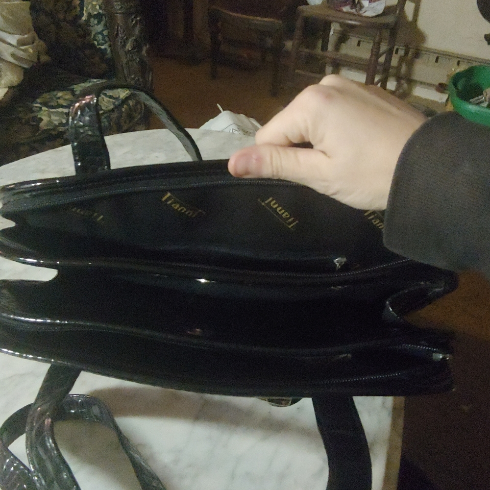 Purses - Picture 5 of 5